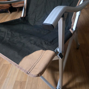 콜맨 접이식 캠핑 의자. 이미지