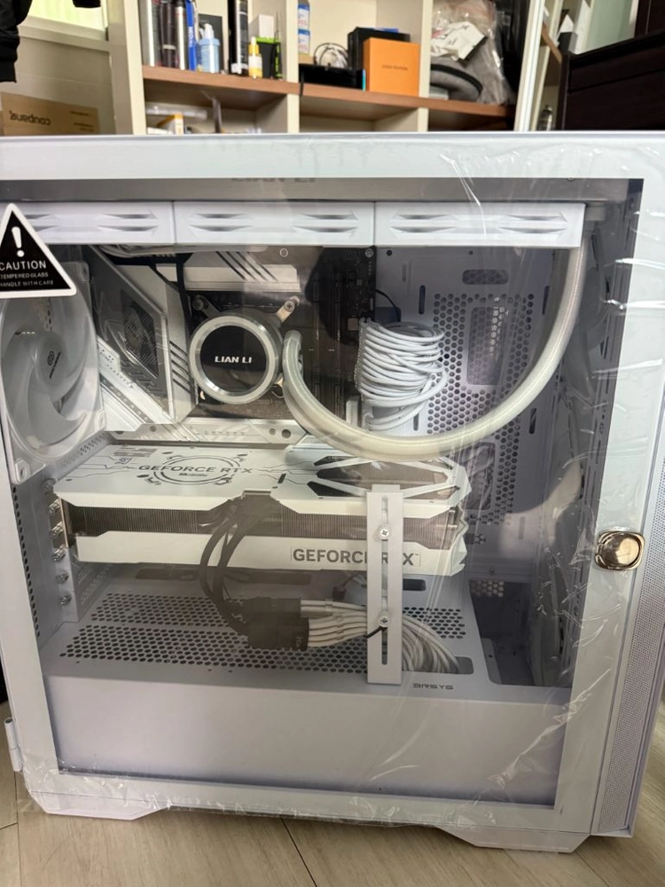 급처 새 부품 다수 하이엔드 pc 컴퓨터 본체(14700k,64gb,z790,4070ti super) 이미지