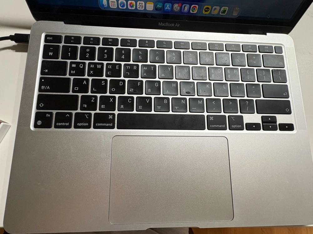 Apple MacBook Air M1 13인치 이미지