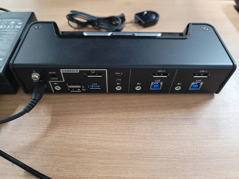 건평 IPLEX KP-28 28포트 USB 허브 ATEN CS1953 3포트 KVM 스위치 Dymo 라벨 프린터 이미지