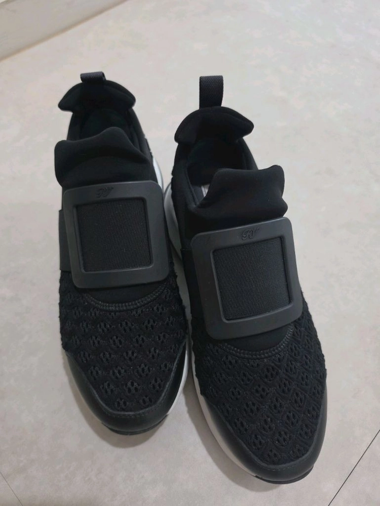 로저비비에 비브 런 커버드 버클 스니커즈 230 이미지