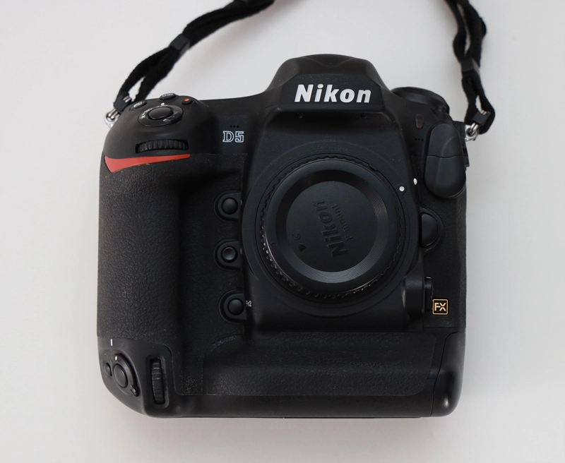 풀프레임 DSLR 니콘플래그쉽 d5 xqd 팝니다 - 안심되는 중고거래