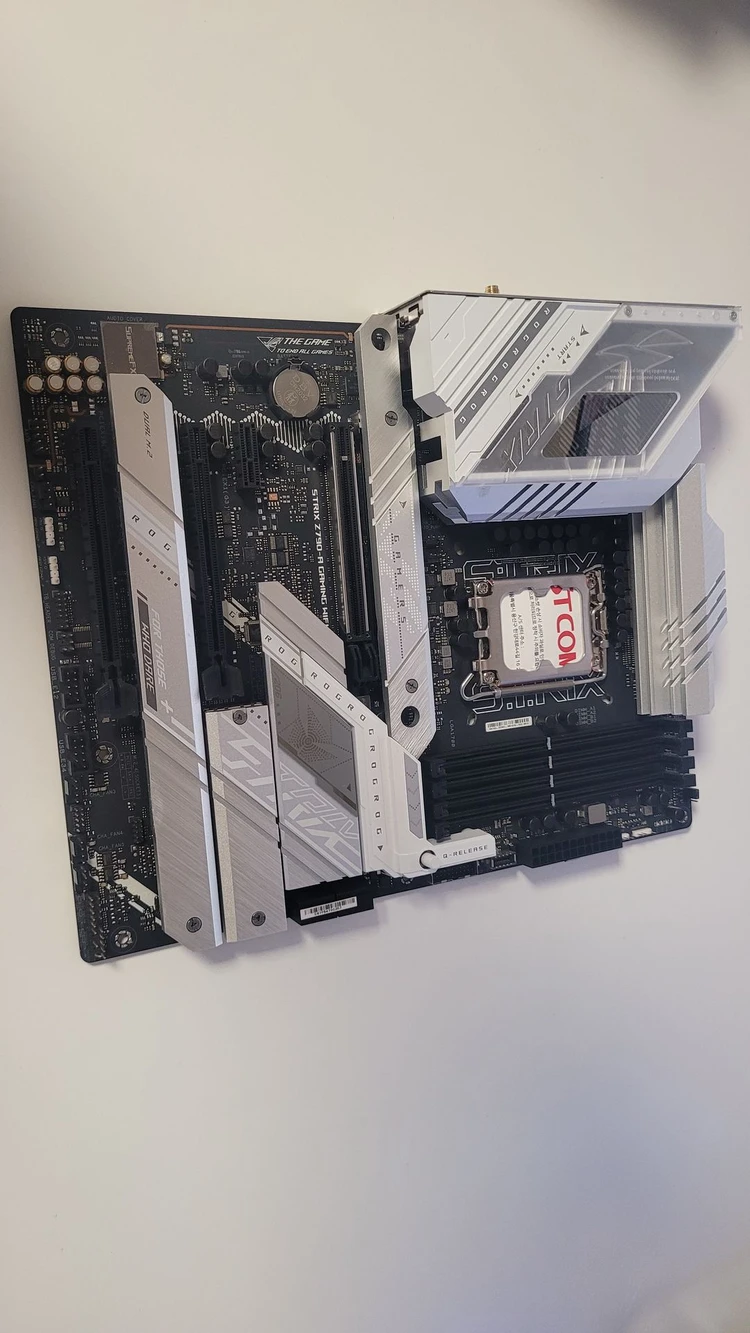 z790 rog strix a gaming wifi white 판매 박스X ddr5 이미지