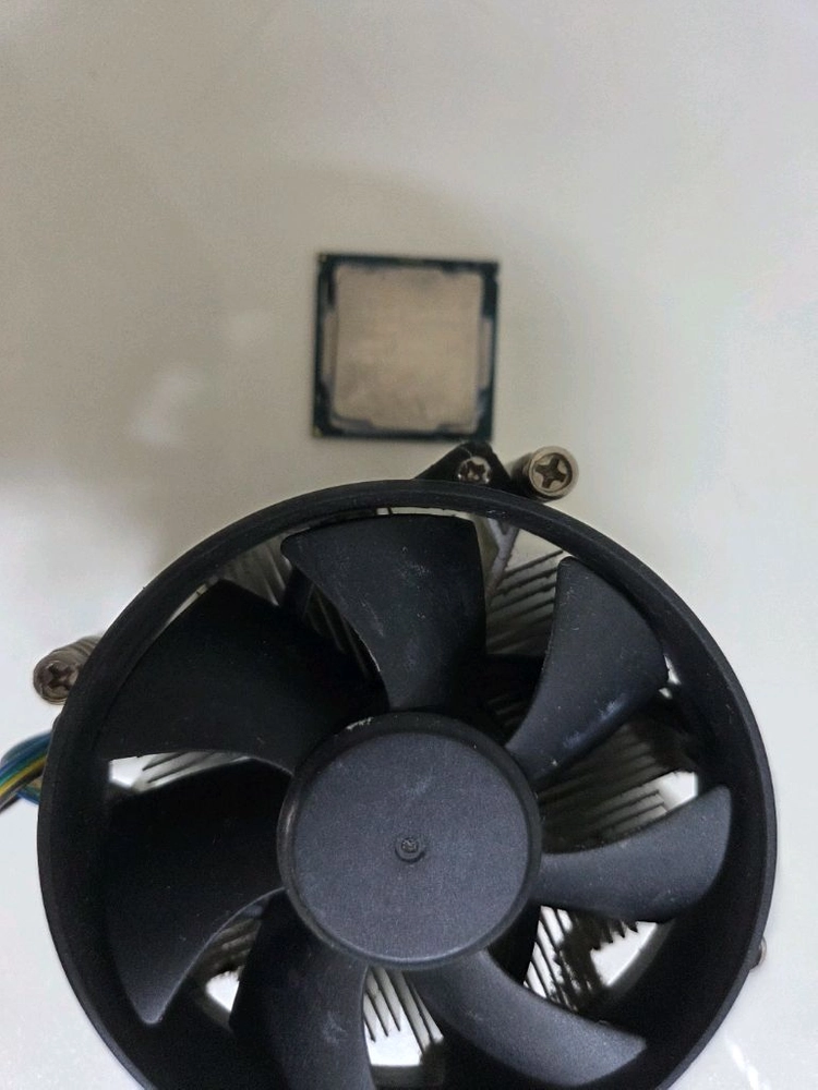 인텔 코어 i7-8700 이미지