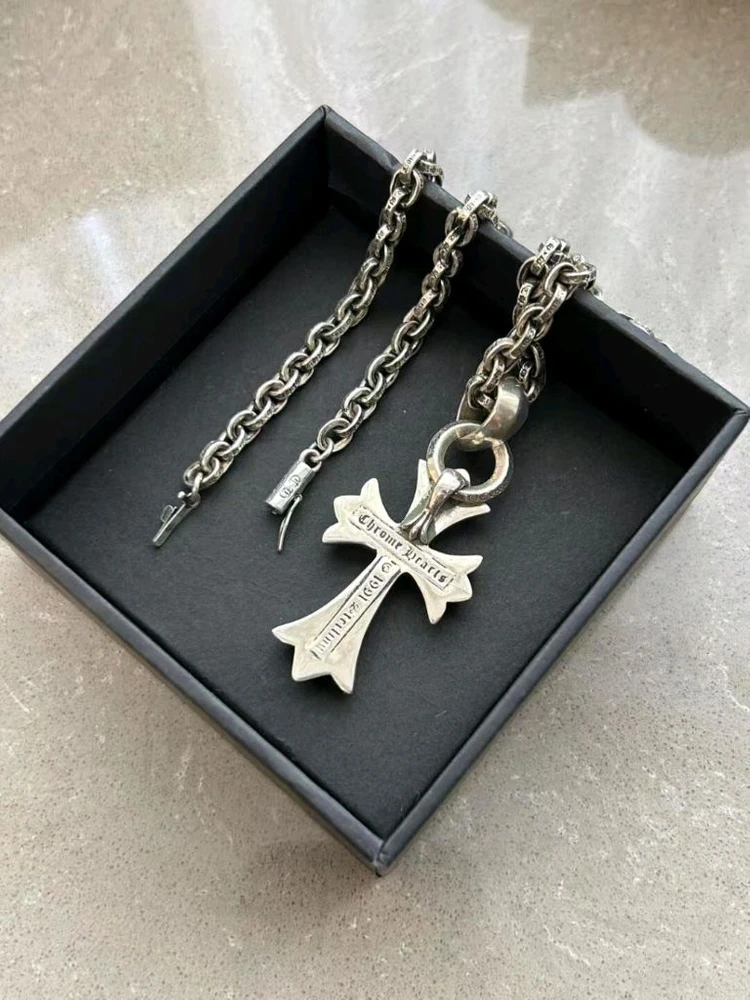 크롬하츠 크로스 펜던트 목걸이 이미지