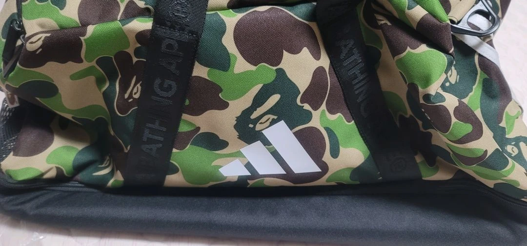 아디다스 x 베이프 더플백 크루 그린 새제품 이미지