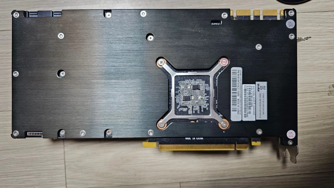 이엠텍 gtx1080ti 11g 슈퍼제스트스트림 그래픽카드 팔아요 이미지