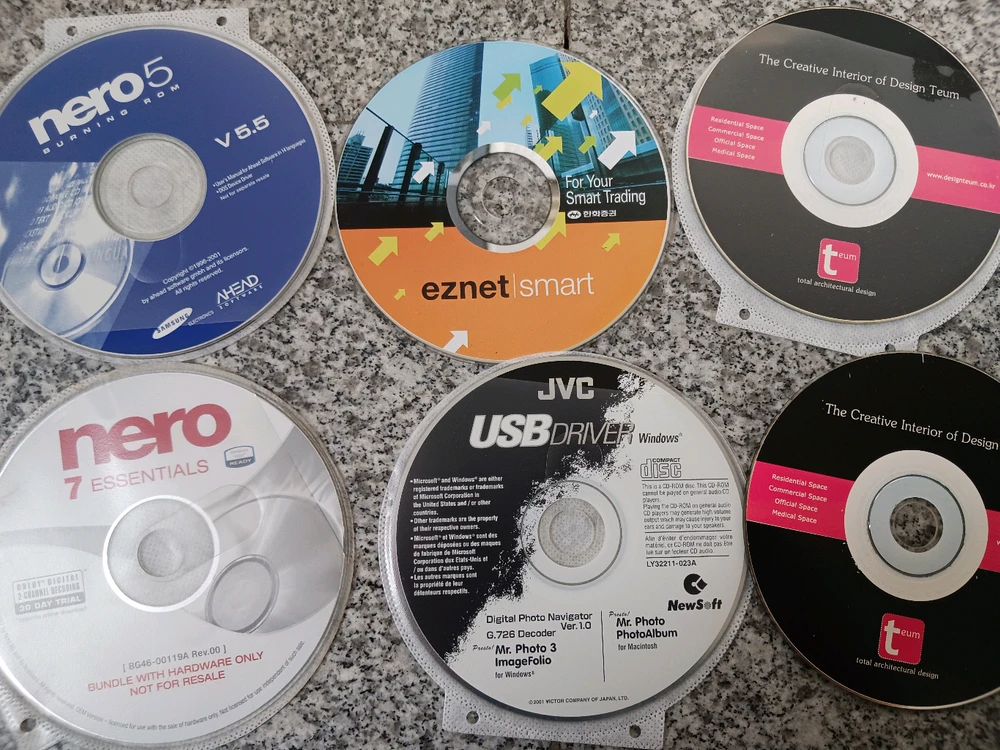 컴퓨터 관련 소프트웨어 CD 컬렉션 이미지