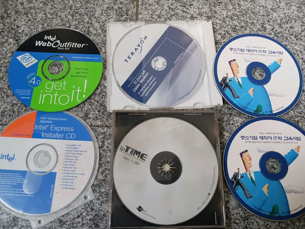 컴퓨터 관련 소프트웨어 CD 컬렉션 이미지