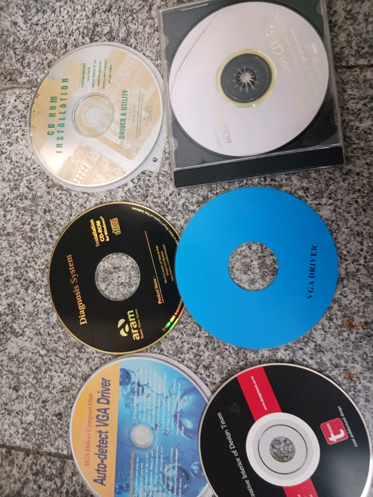 컴퓨터 관련 소프트웨어 CD 컬렉션 이미지