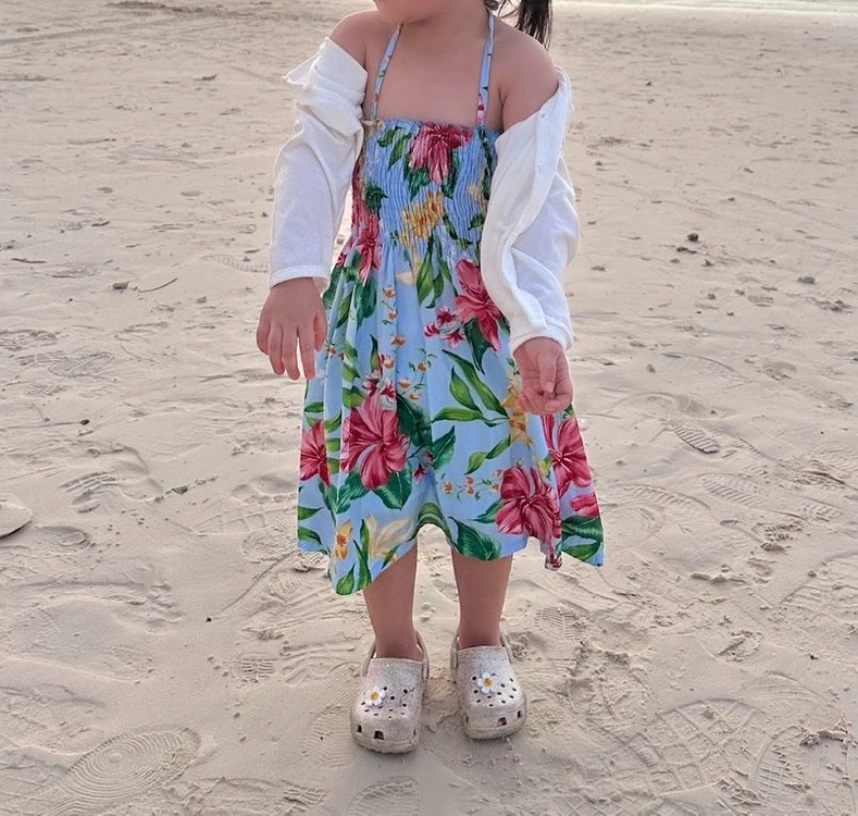 휴양지 원피스 바캉스룩 꽃무늬원피스 이미지