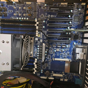 epyc7742+MZ32-ar0 보드+삼성ecc32g x4 램 반본체 이미지