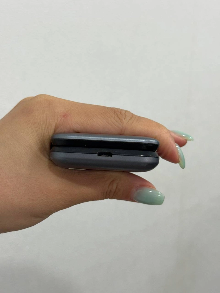 LG폴더2 그레이 8GB Y2005 이미지