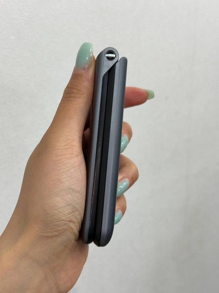 LG폴더2 그레이 8GB Y2005 이미지