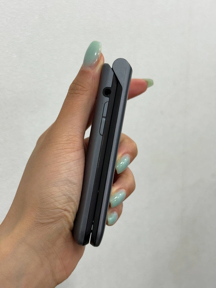 LG폴더2 그레이 8GB Y2005 이미지
