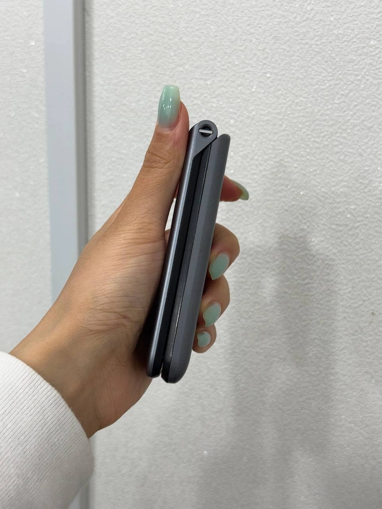 LG폴더2 그레이 8GB Y2005 이미지