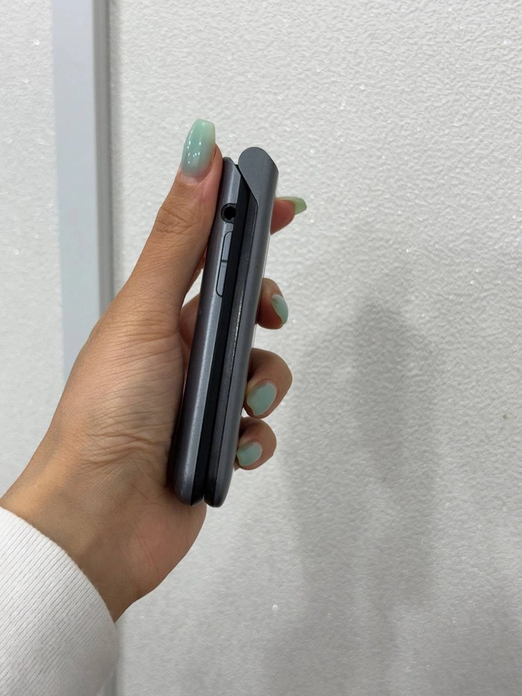 LG폴더2 그레이 8GB Y2005 이미지
