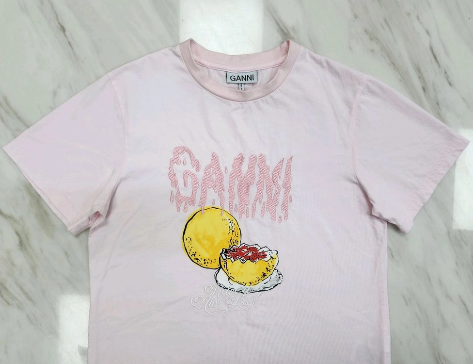 [정품 여성용] GANNI 가니 반팔 티셔츠 M 아미 시스템 타임 시리즈 에피그램 코오롱 k2 꼼데가르송 폴로 한섬 이미지