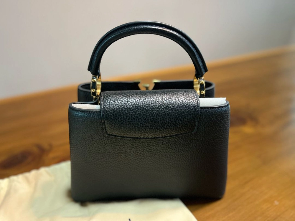 Louis Vuitton 카퓌신(Capucines) 카퓌신 MM 디자인 블랙 토트백 (프리미엄 퀄리티) 이미지