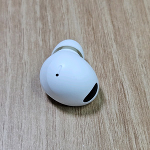 갤럭시 버즈2프로 화이트 왼쪽 SM-R510 이미지