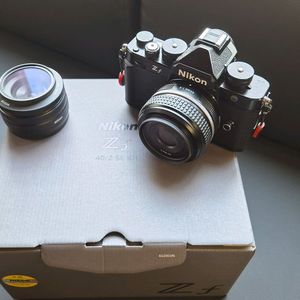 니콘 zf 블랙+ 40mm f2.0 +26mm f2.8 이미지