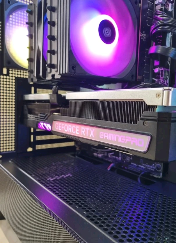 7800X3D 4070Ti 게이밍 컴퓨터 본체 이미지