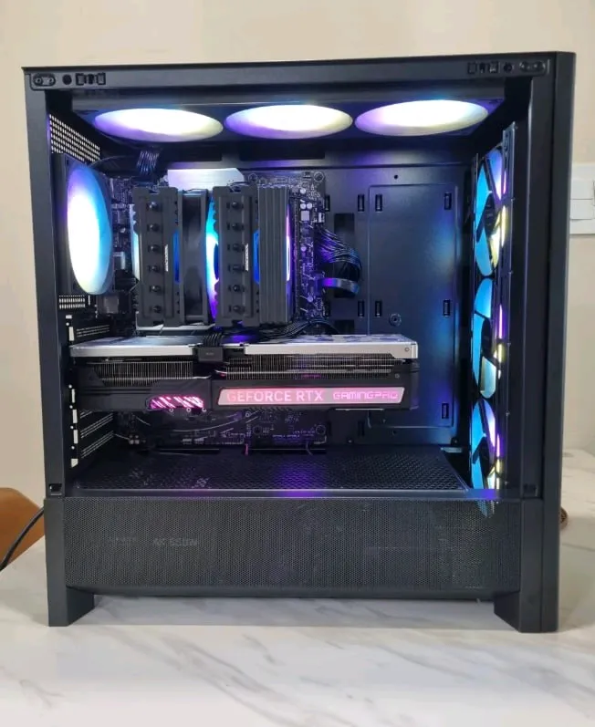 7800X3D 4070Ti 게이밍 컴퓨터 본체 이미지