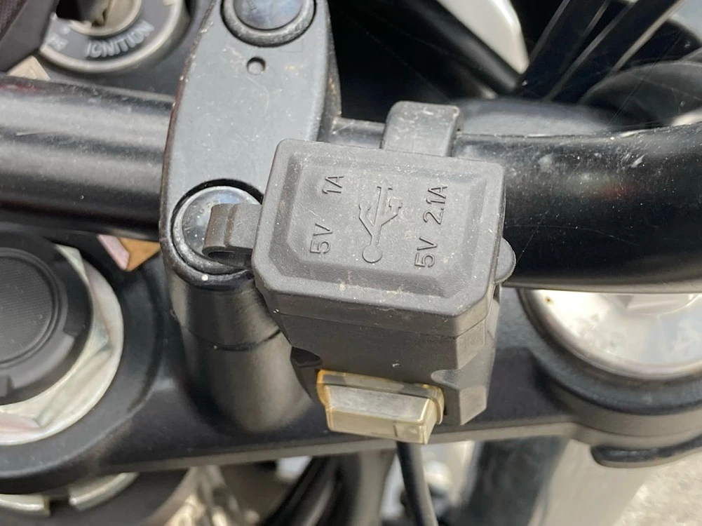 스즈끼 sv650 23년식 블랙 삼박스 탱크백포함 판매해요!! - 안심되는 중고거래