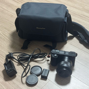 소니 A6500 알파6500 + SEL1670Z 칼자이즈 렌즈 이미지