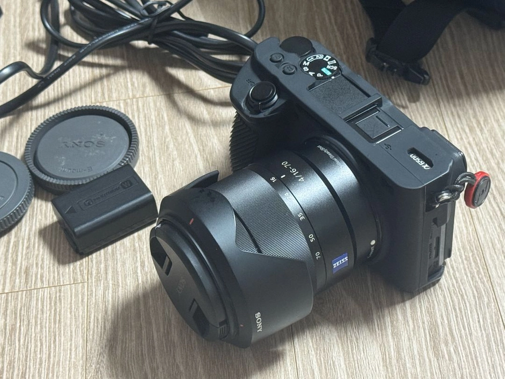 소니 A6500 알파6500 + SEL1670Z 칼자이즈 렌즈 이미지