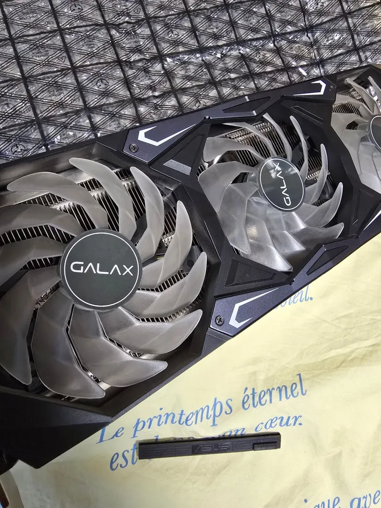 RTX 3090 갤럭시 3팬 블랙 그래픽카드 이미지