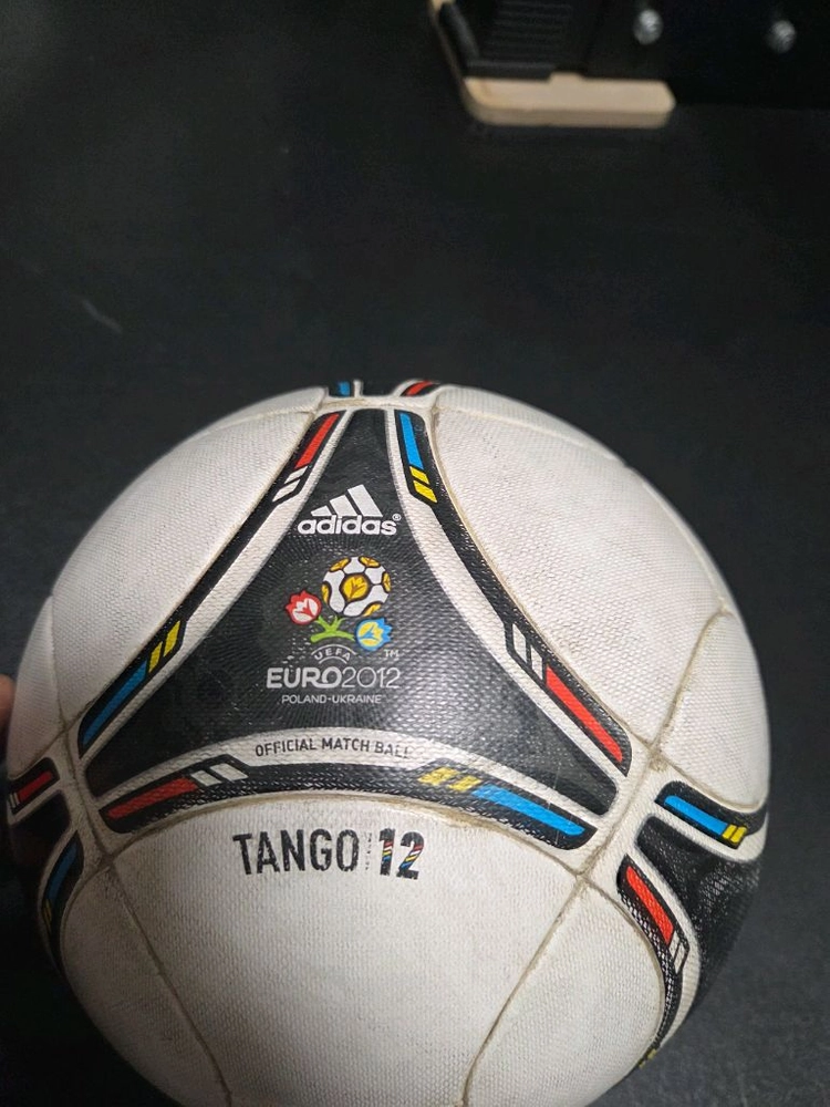 아디다스 탱고 12 유로2012 공식 매치볼 축구공 이미지