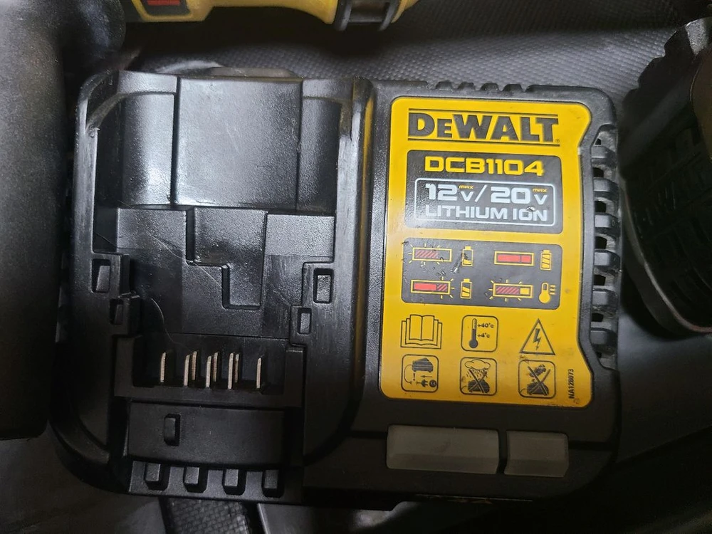 디월트 DCG418 60V MAX 브러쉬리스 충전 앵글 그라인더 세트 이미지