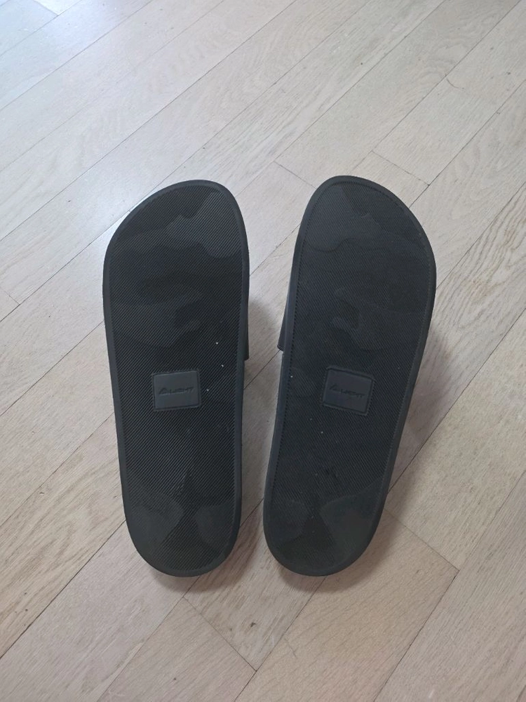 디스퀘어드 슬리퍼 및 어그 샌들(290~300) 정품일괄 팔아요~ 이미지
