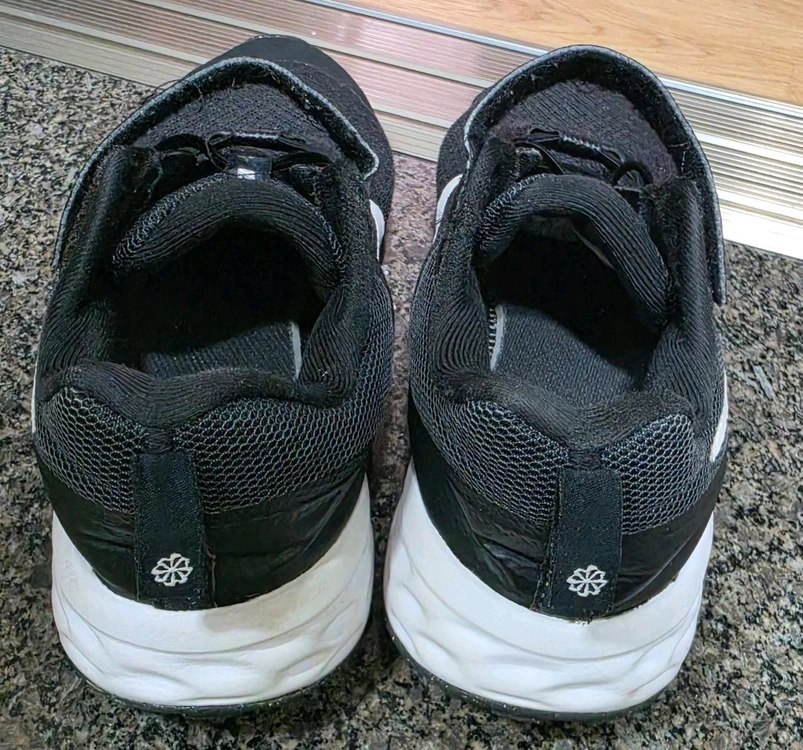 가격더내림 중고 정품 NIKE 나이키키즈 나이키키즈레볼루션 키즈운동화 나이키운동화 215mm 이미지