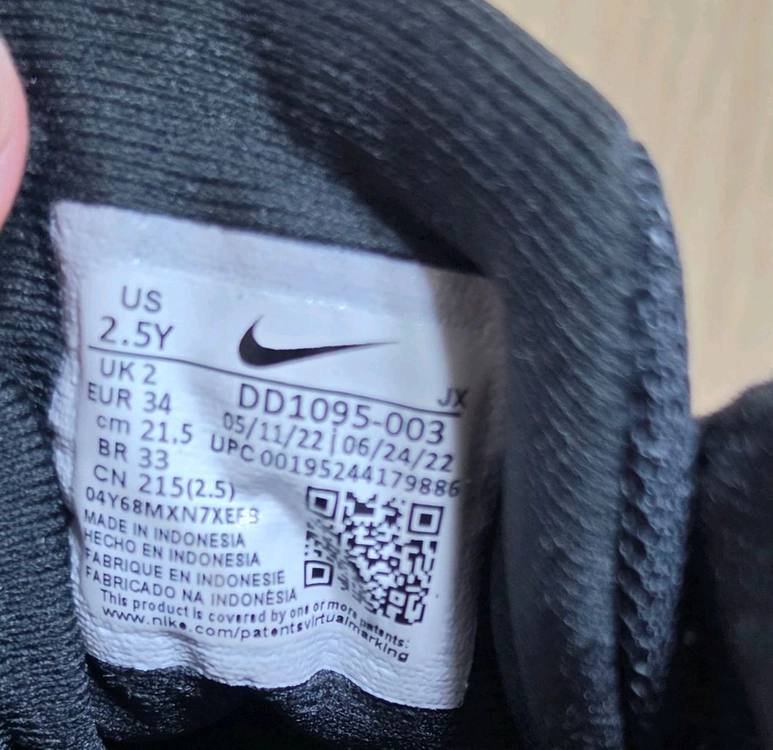 가격더내림 중고 정품 NIKE 나이키키즈 나이키키즈레볼루션 키즈운동화 나이키운동화 215mm 이미지