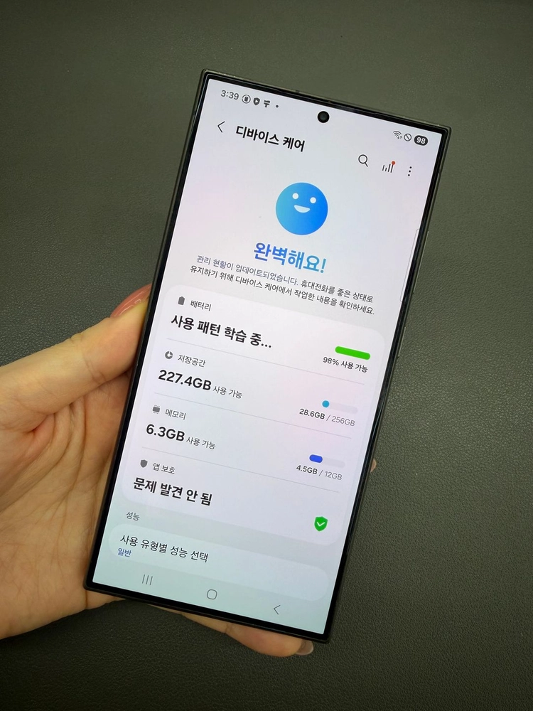 갤럭시 S24 울트라 256GB 블랙 특AAA급 정상해지 선택약정 가능 실사진 417996 이미지