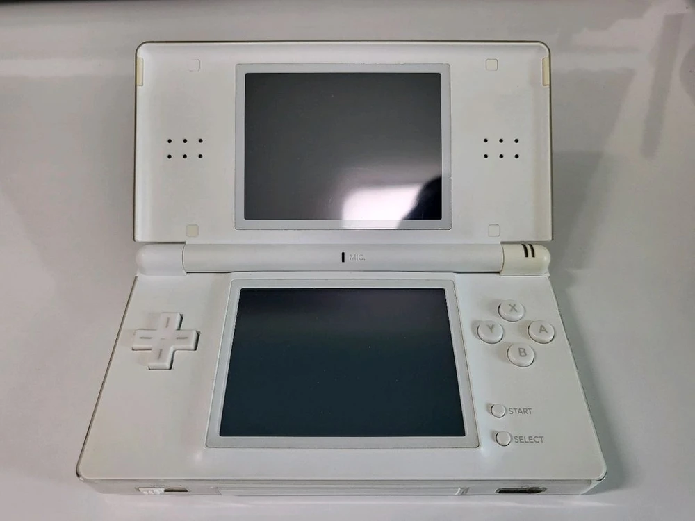 닌텐도 DS lite 화이트 + 충전기 + 칩 택1 - 안심되는 중고거래