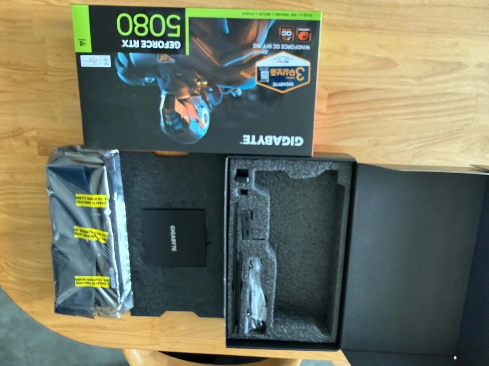 미개봉 기가바이트 RTX 5080 윈드포스 OC 그래픽카드 이미지