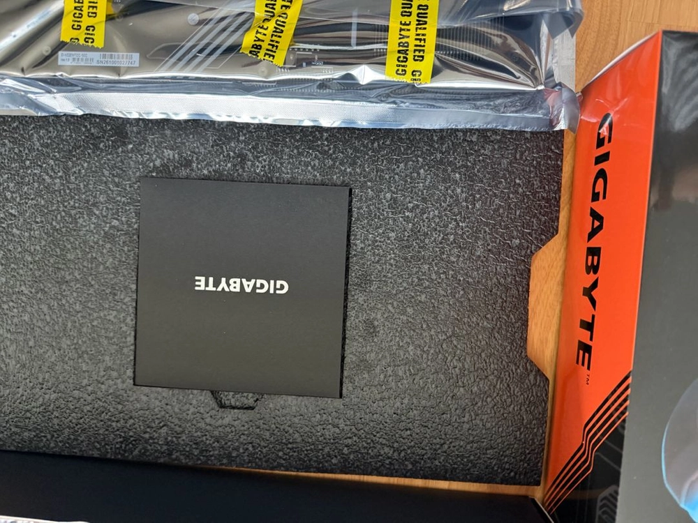 미개봉 기가바이트 RTX 5080 윈드포스 OC 그래픽카드 이미지