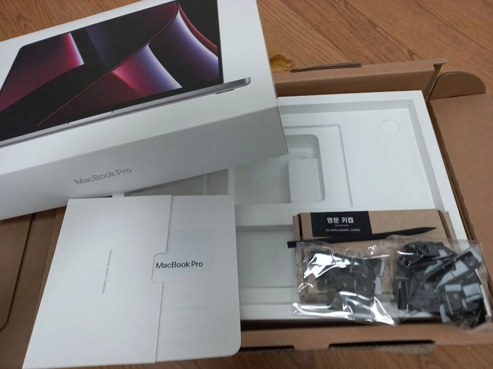 맥북프로16 m2 16gb 1테라 풀박 영문키캡포함 이미지