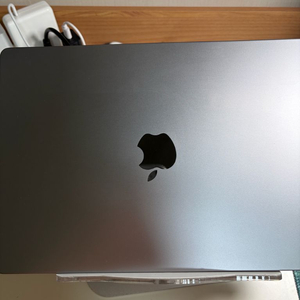 맥북 Pro M1 Pro 14인치 16GB 이미지