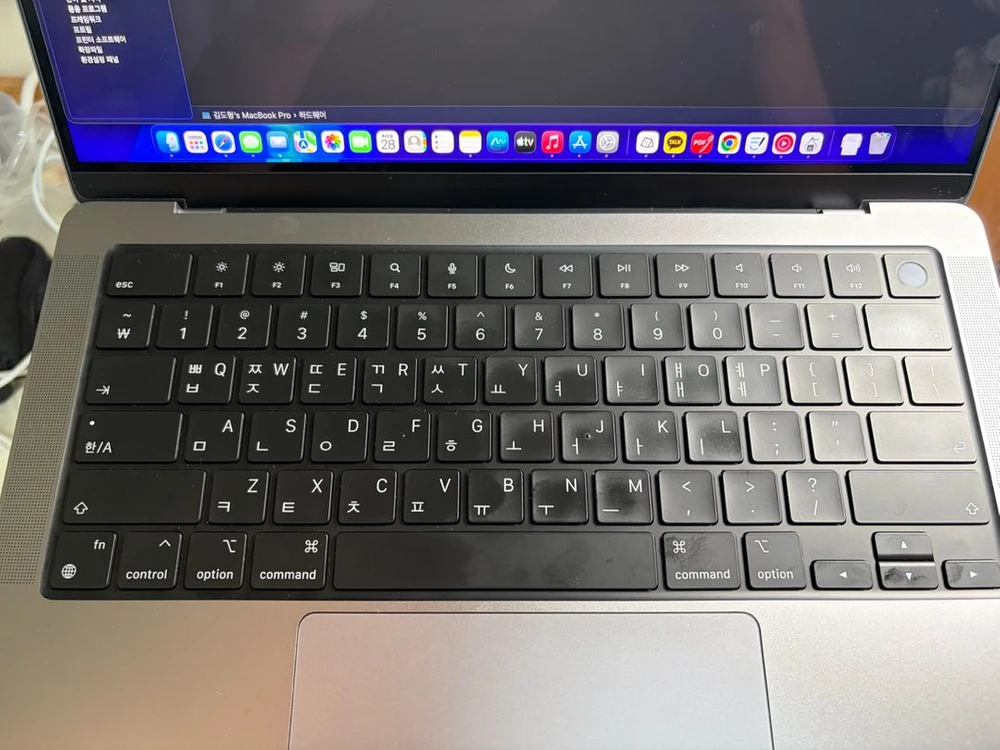 맥북 Pro M1 Pro 14인치 16GB 이미지