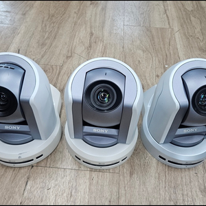 소니(SONY) BRC-300 중고 PTZ 원격 제어 카메라 3대 + 전용 브라켓 세트 일괄 판매 이미지
