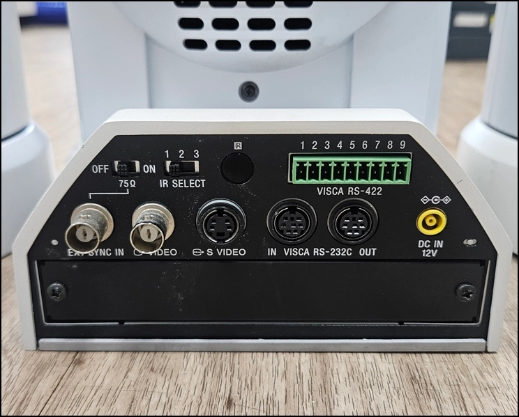 소니(SONY) BRC-300 중고 PTZ 원격 제어 카메라 3대 + 전용 브라켓 세트 일괄 판매 이미지