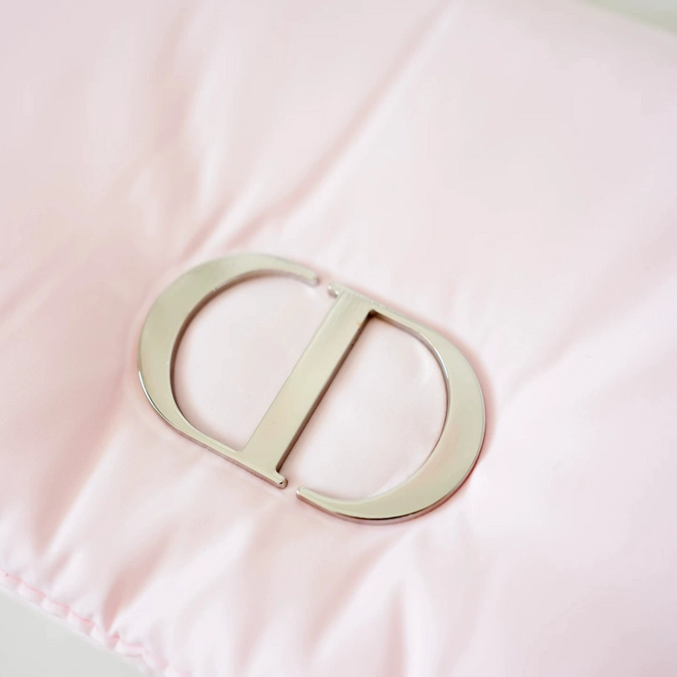 디올 핑크 패딩 파우치 클러치 이미지