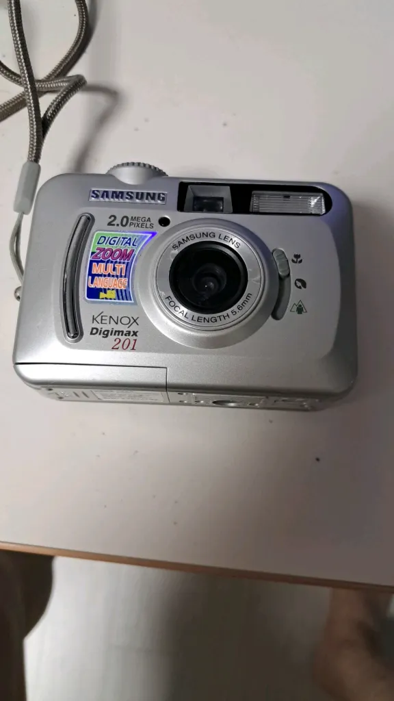 컴팩트 디지털카메라 이미지
