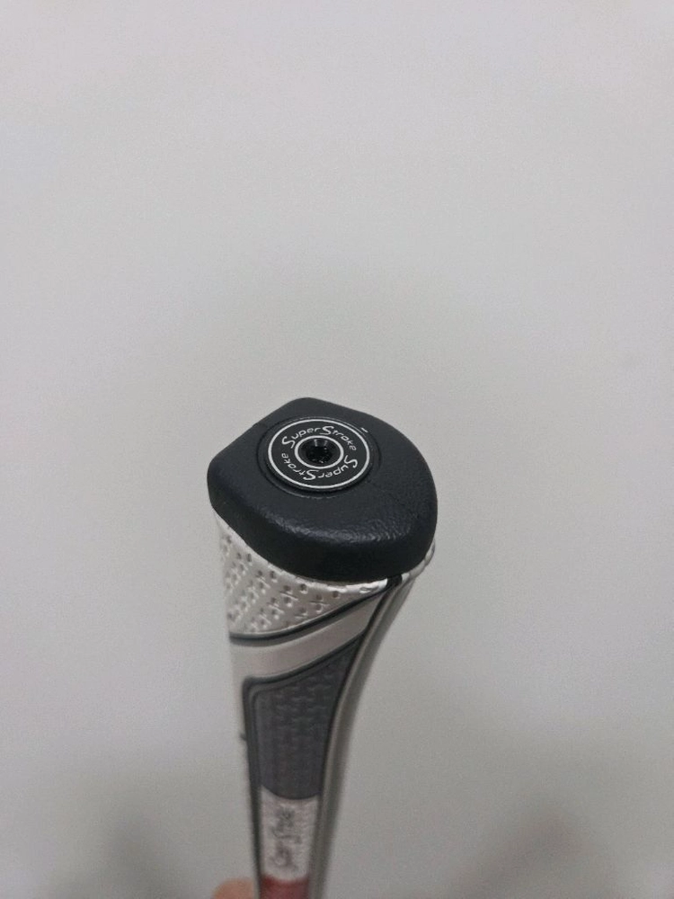 오디세이 화이트핫 블랙 퍼터 이미지