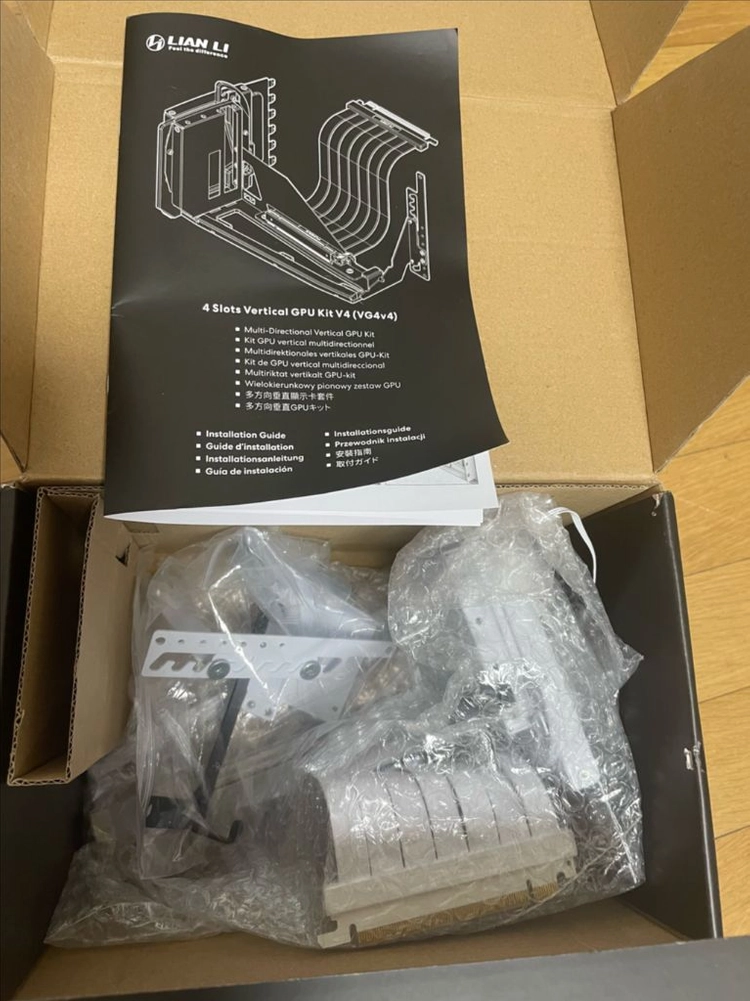 리안리 4 Slots Vertical GPU Kit V4 (PCIe 5.0) 이미지