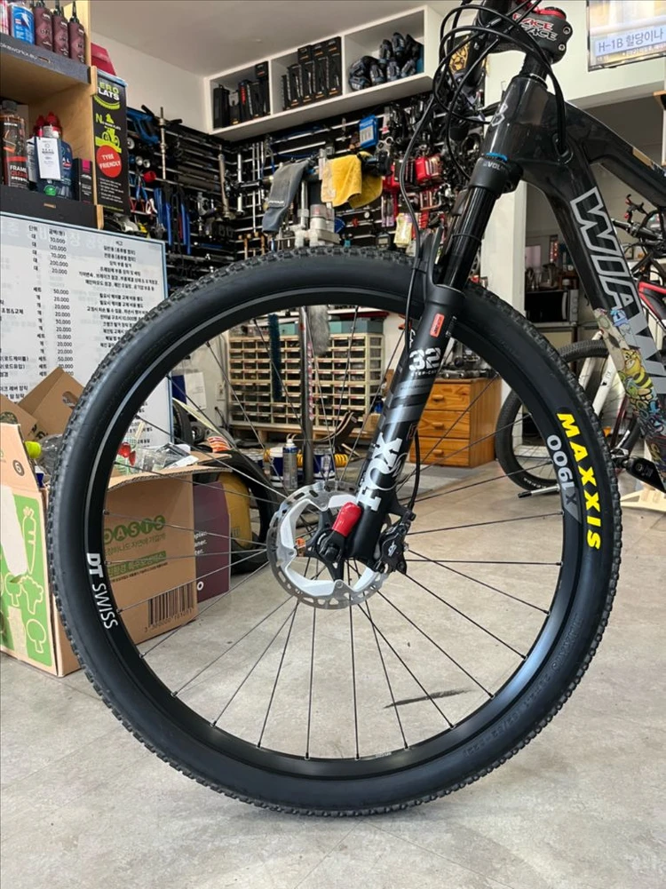 위아위스 알페카 풀카본 MTB 자전거 이미지